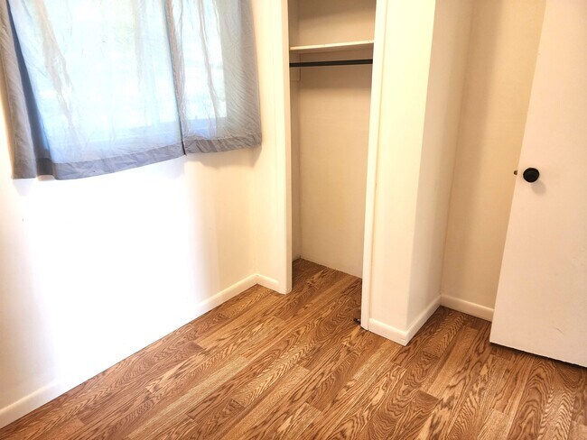 Building Photo - 3884 N West River Rd