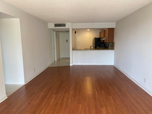 Building Photo - 11 Royal Palm Way