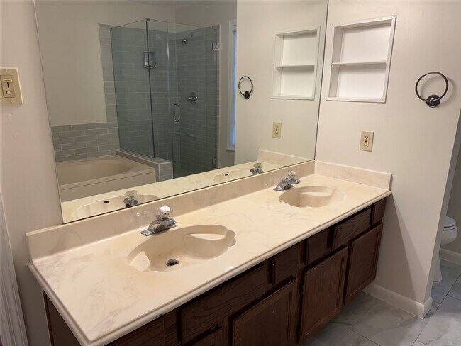 Building Photo - 6810 Redwood Falls Dr