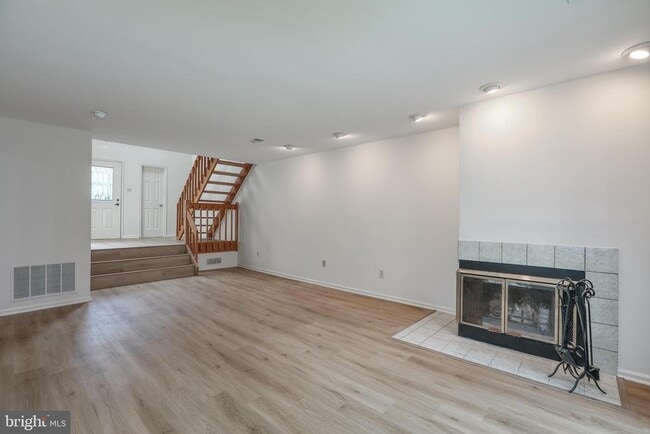 Building Photo - 20 Andover Cir