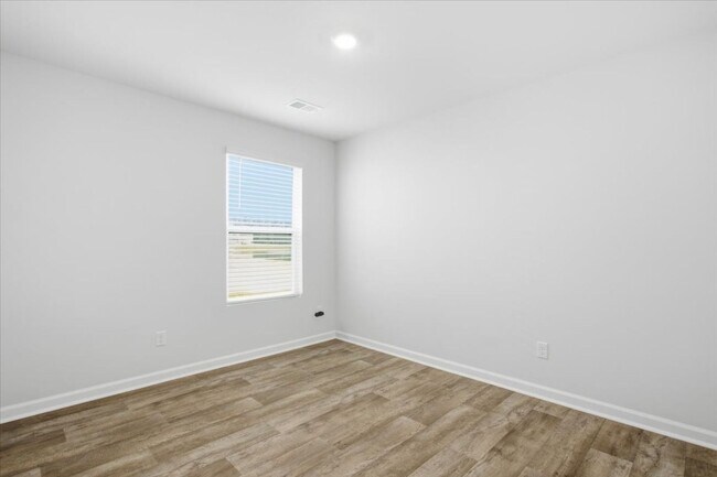 Building Photo - 23 Cedar Creek Ln