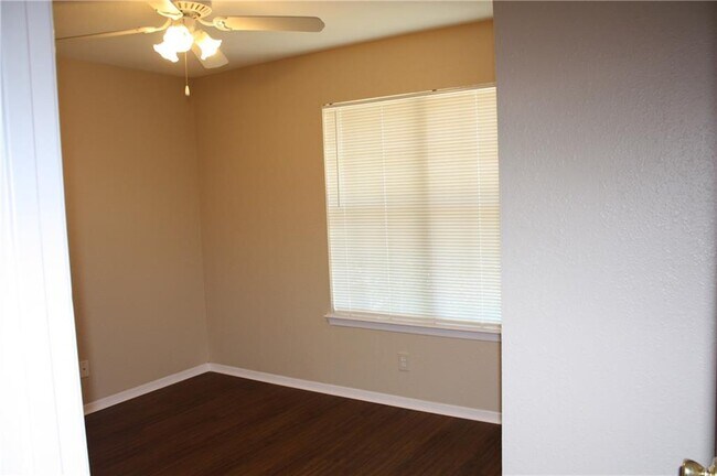 Building Photo - 2208 Katy Ln