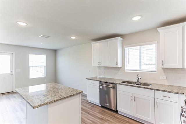 Building Photo - 16009 Wanderer Ln