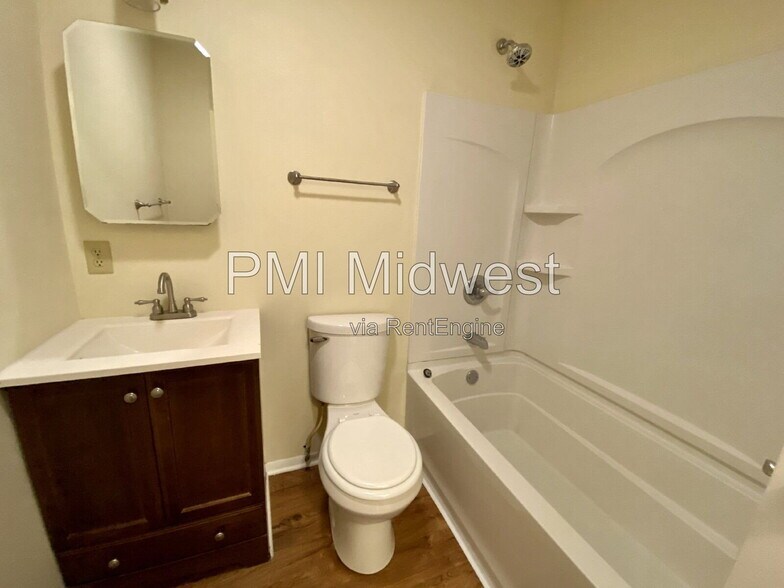 Building Photo - 226 Southlane Dr
