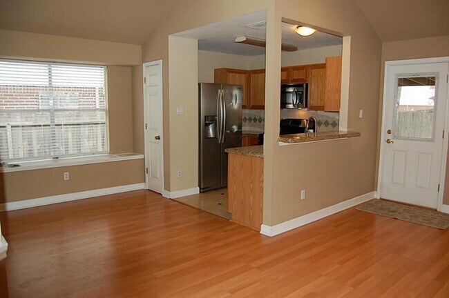 Building Photo - 12130 La Salle Oaks