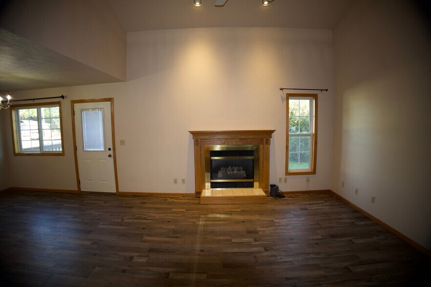 Building Photo - 1004 N 10th St