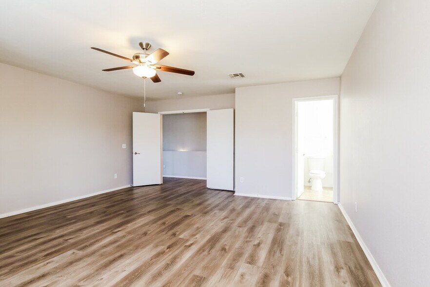 Building Photo - 4614 N 92nd Ln