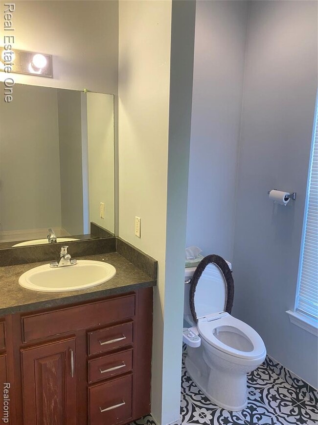 Building Photo - 39206 Silverthorne Bend