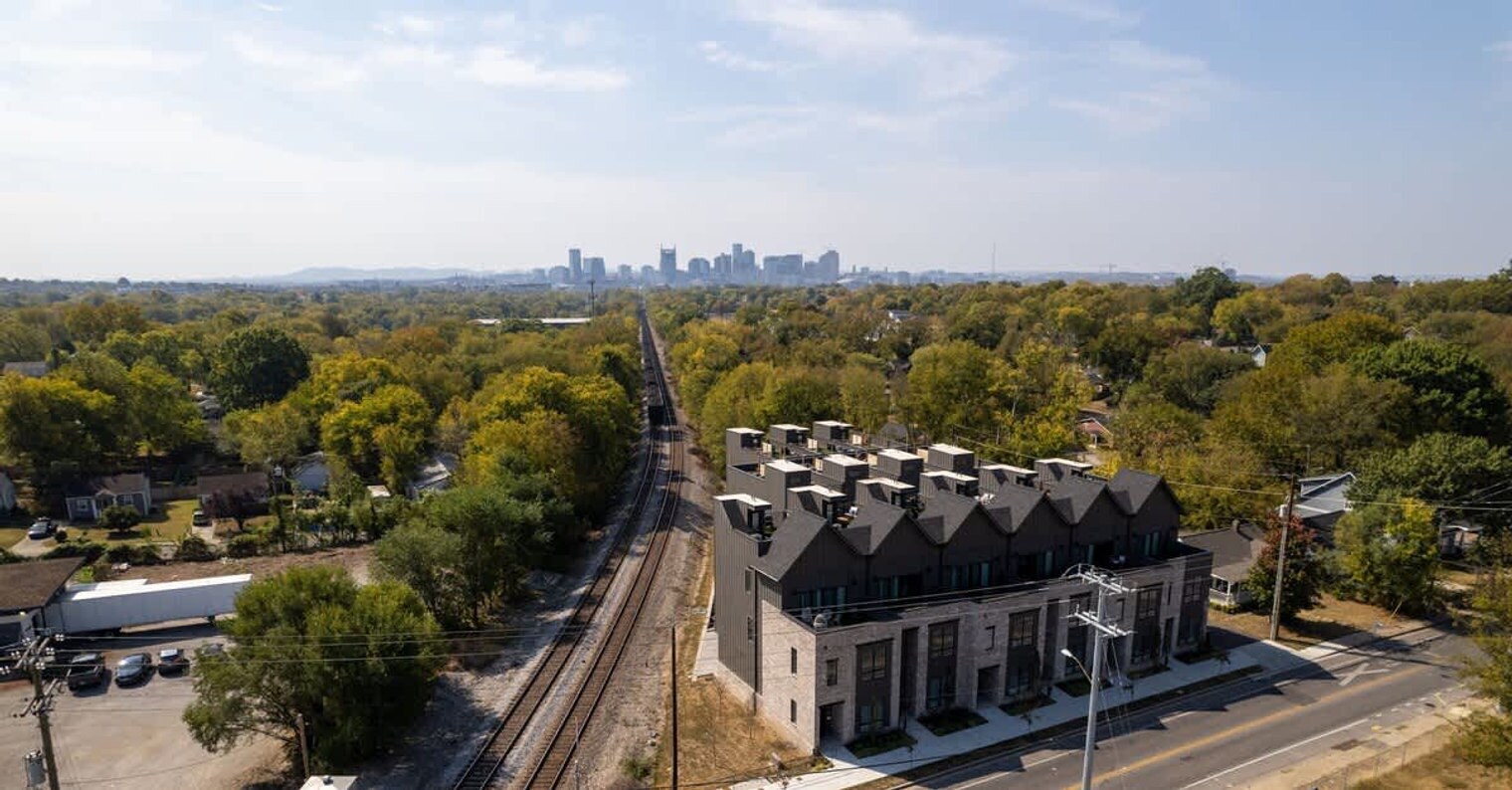 Building Photo - 738 Douglas Ave