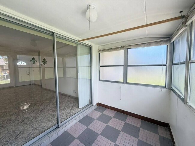 Building Photo - 2727 Dudley Dr W