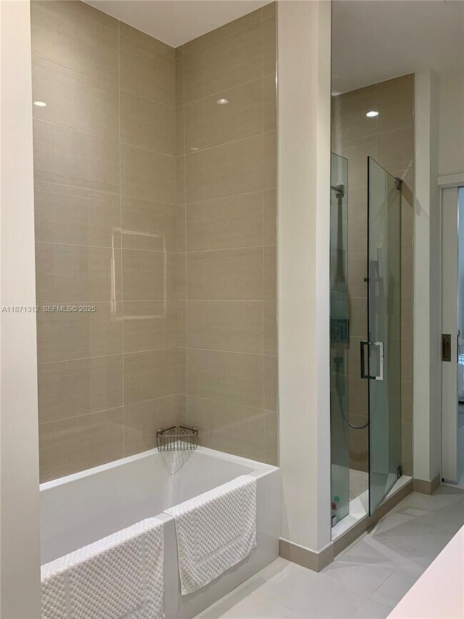 Building Photo - 851 NE 1st Ave