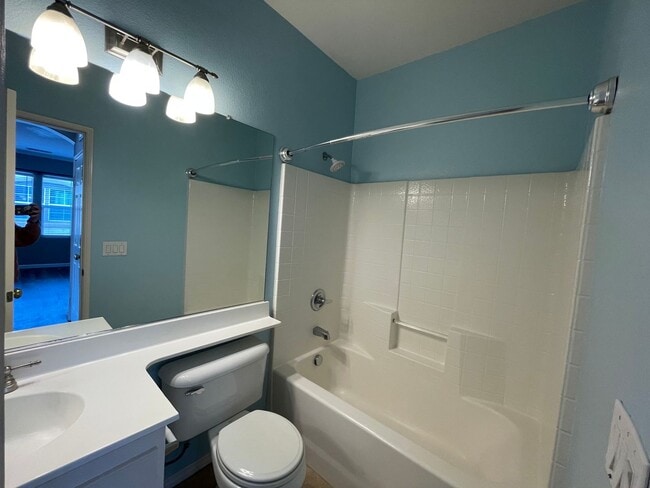 Building Photo - Charming Condo in Oceanside