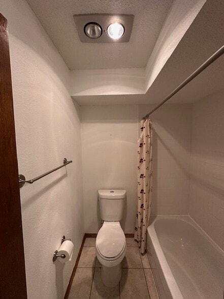 Building Photo - 13909 Fairhill Ave