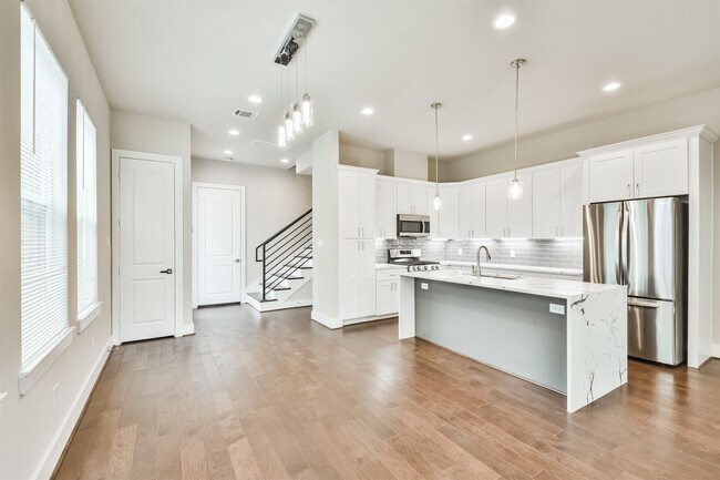 Building Photo - 810 Mansfield St
