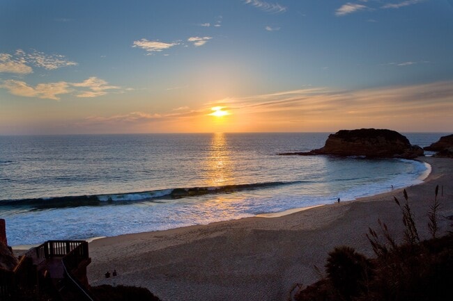 Building Photo - 21 No Vista De La Luna