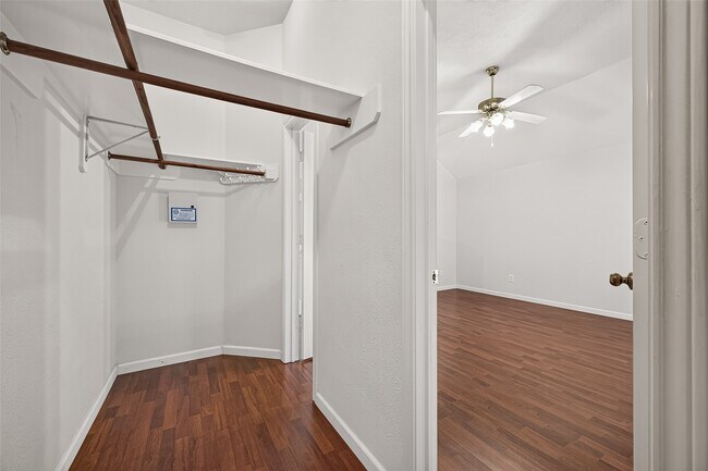 Building Photo - 12110 Laurel Ct