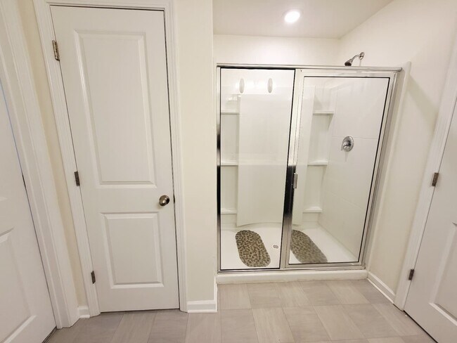 Building Photo - 597 Bloomover St