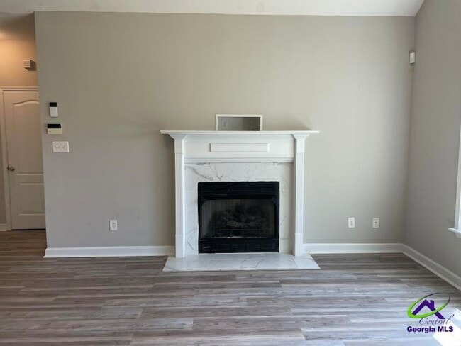 Building Photo - 114 Cedarland Dr