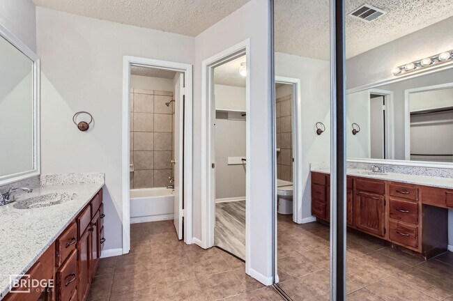 Building Photo - 11910 Yearling Dr