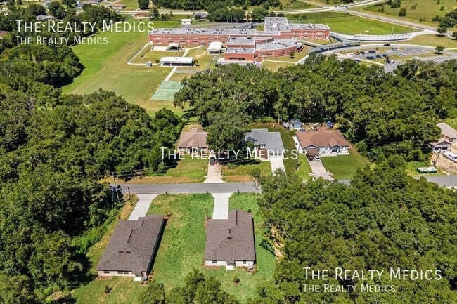 Building Photo - 13063 SW 43rd Ave Rd