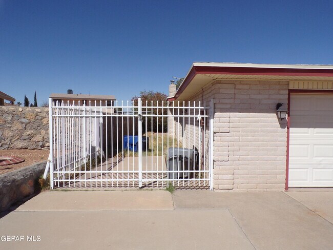 Building Photo - 4699 Round Rock Dr