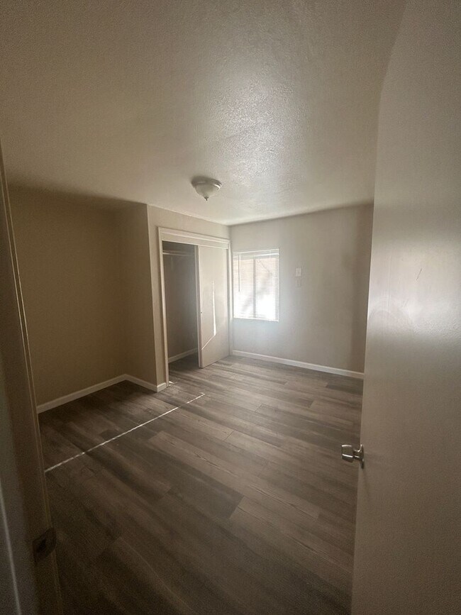 Building Photo - Cozy Apartment in Arvin Awaits Your Arriva...