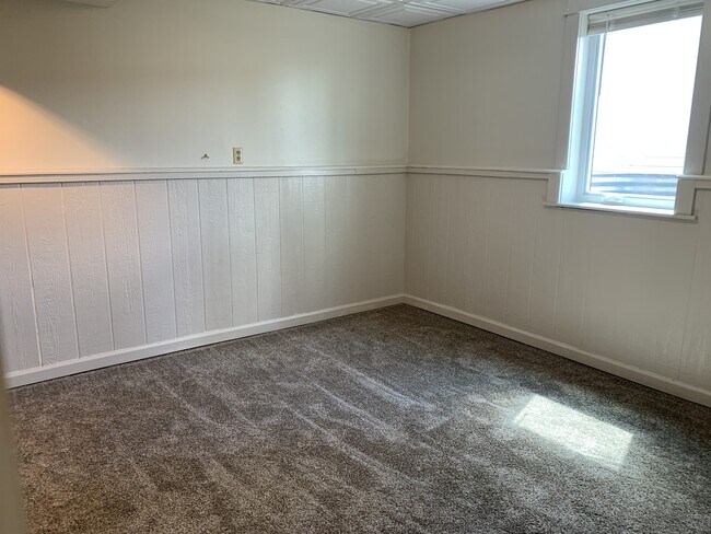 Building Photo - 800 Vassar Cir