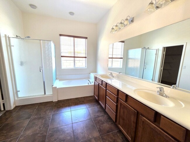 Building Photo - 3 Bedroom Single Story in Providence Gated Community