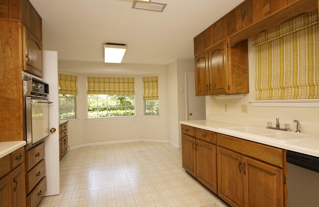 Building Photo - 18 Sherwood Rd NW