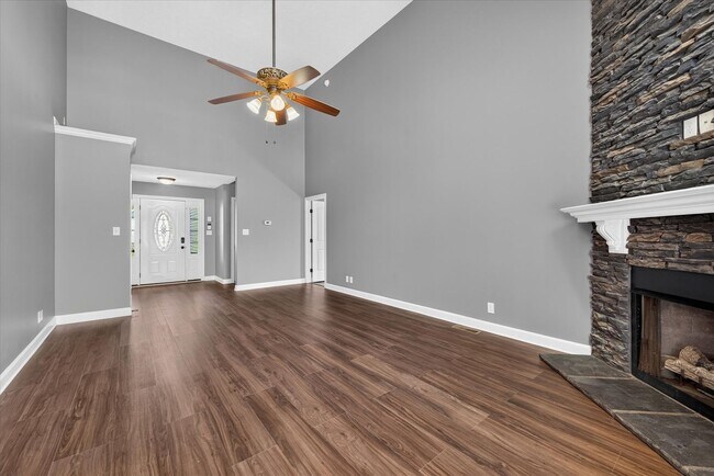 Building Photo - 645 Fox Hound Dr