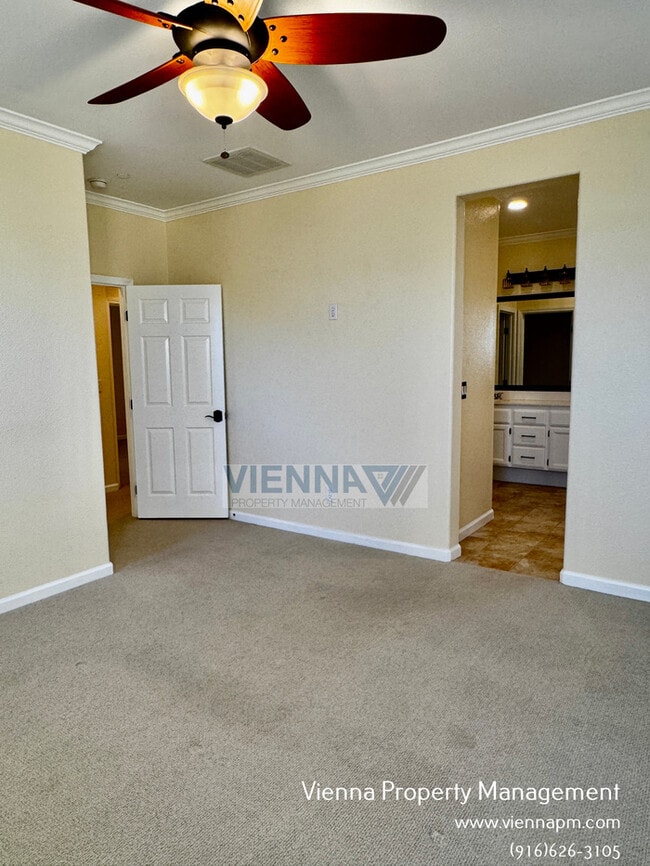 Building Photo - 829 Courtyards Loop