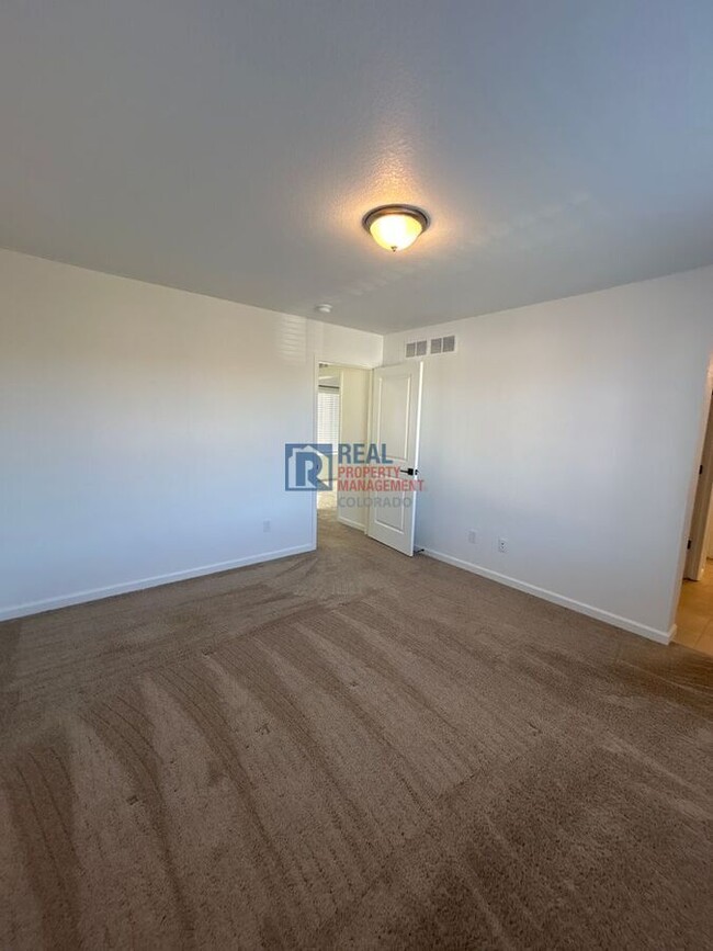 Building Photo - 5552 Canyon View Dr