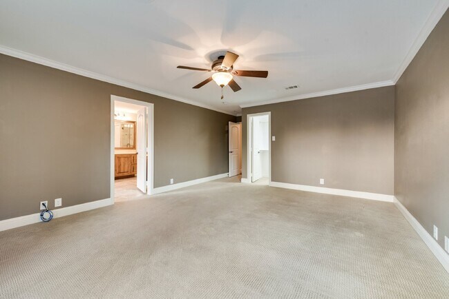 Building Photo - Spacious Elegance 5-Bed, 4.5-Bath Home with outside oasis