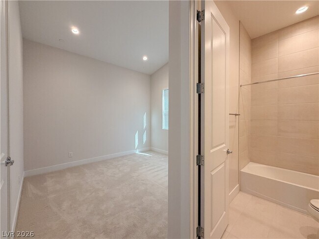 Building Photo - 10761 Canyon Bloom Dr