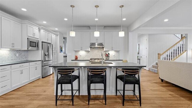 Building Photo - 504 Beneficial Dr