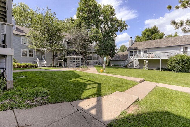 Building Photo - Students Welcome! Fantastic & Classy 2-Bedroom, 2-Bath Ranch-Style 2nd Floor Condo