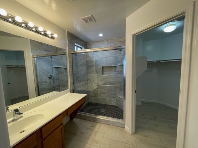 Building Photo - 3 Bedroom plus Den w/2.5 Bathrooms Chandler (AZ Ave. and Warner)