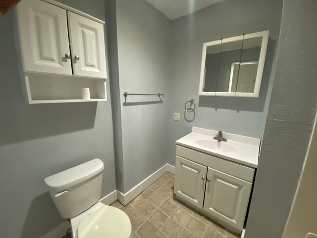 Building Photo - 4BR Davenport Home