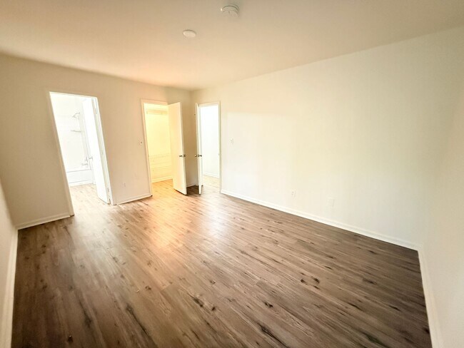 Building Photo - 8720 Mornington Dr