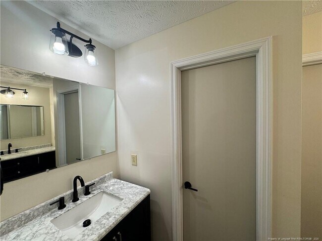 Building Photo - 4011 Woods Ct