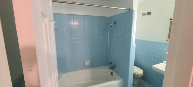 Master bath - 299 N Lexington St