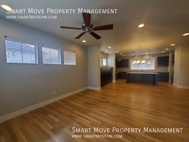 Building Photo - 3256 E Thoroughbred Ln