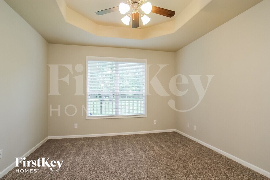 Building Photo - 16106 Broadwater Dr