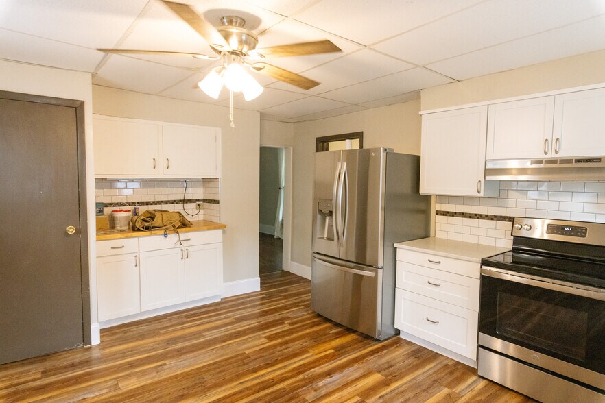 Updated kitchen - 326 E Maynard Ave
