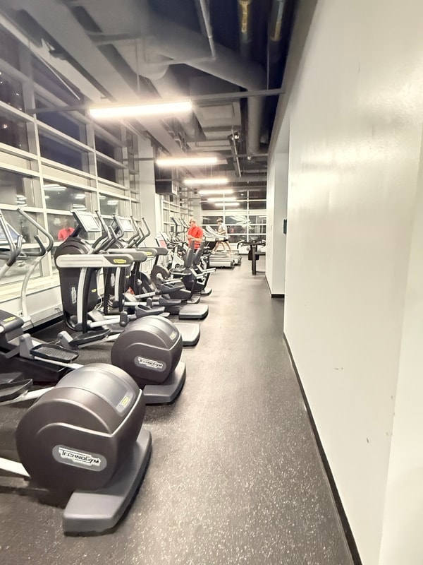 Building Photo - 601 N State St