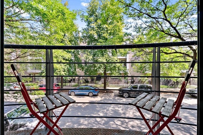 Building Photo - 2210 W Wabansia Ave