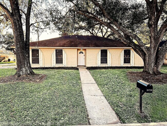 Building Photo - 16738 Barcelona Dr