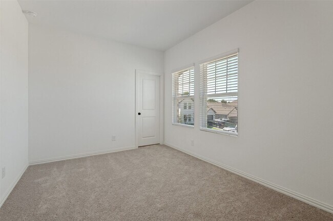 Building Photo - 2504 Flaxfield Ln
