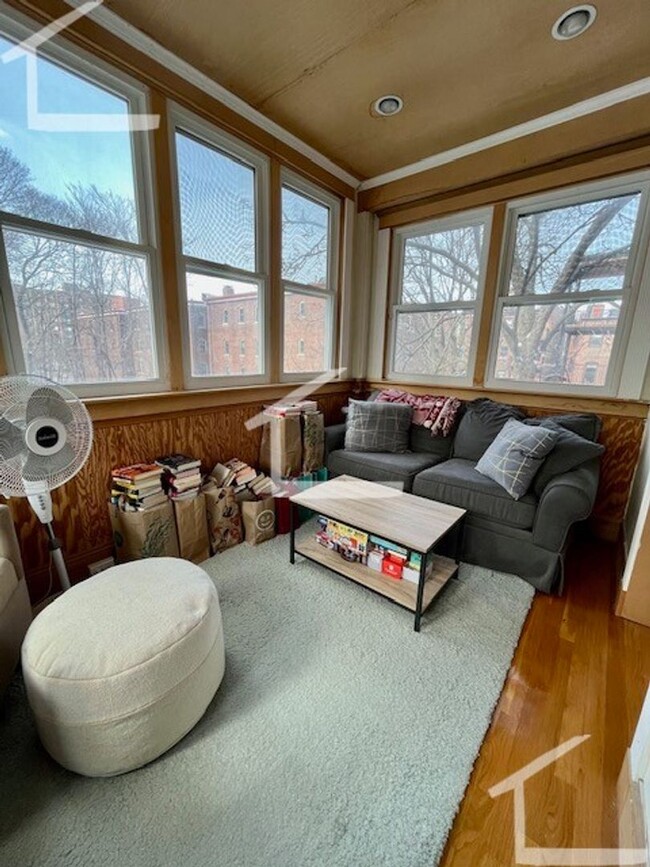 Building Photo - 7/1 Sunny, renovated 2.5BR near Coolide Co...