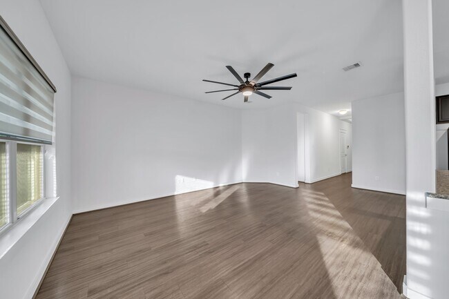 Building Photo - 15451 Royce Holly Dr